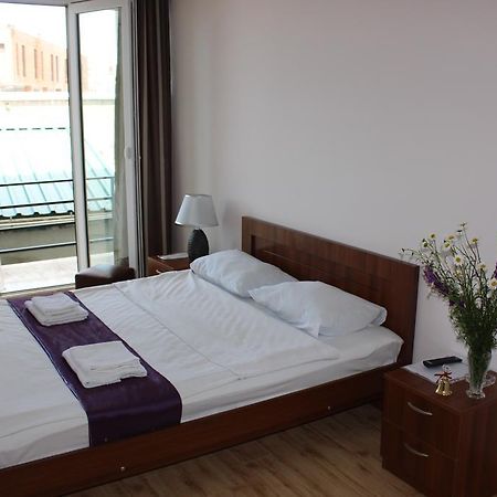 Hotel Nina Tbilisi Esterno foto