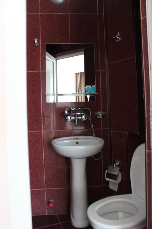 Hotel Nina Tbilisi Esterno foto
