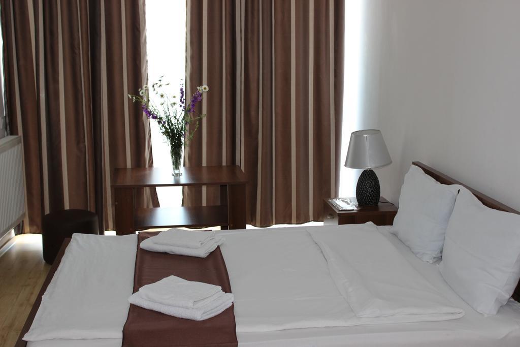 Hotel Nina Tbilisi Esterno foto
