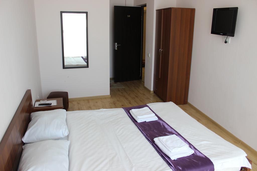 Hotel Nina Tbilisi Esterno foto