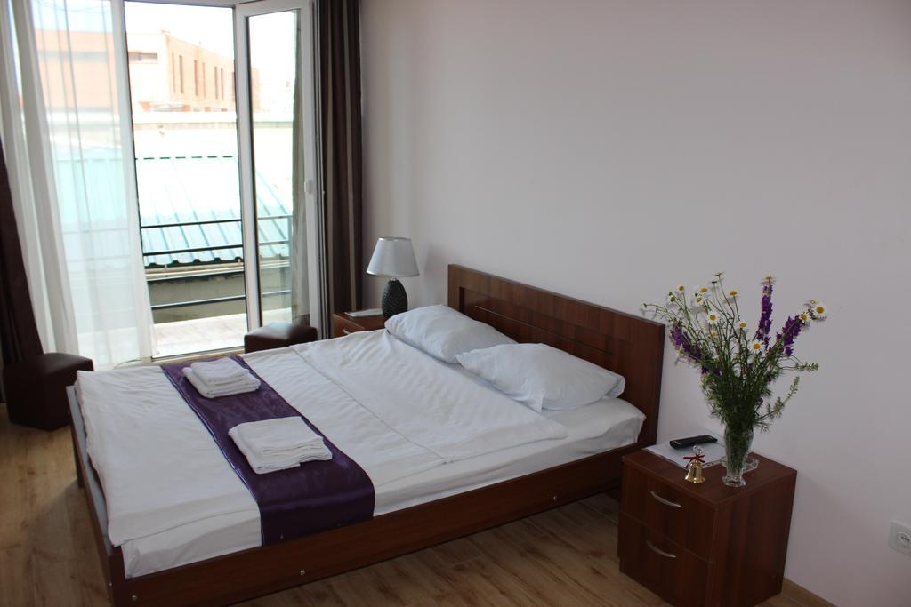 Hotel Nina Tbilisi Esterno foto