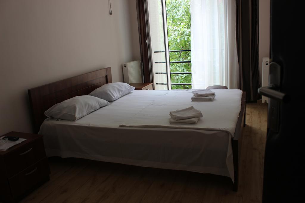 Hotel Nina Tbilisi Esterno foto