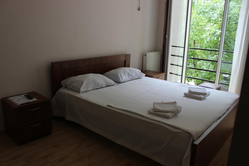 Hotel Nina Tbilisi Esterno foto